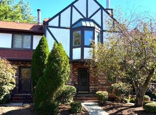 5 Tudor Ct, Ewing, NJ 08628