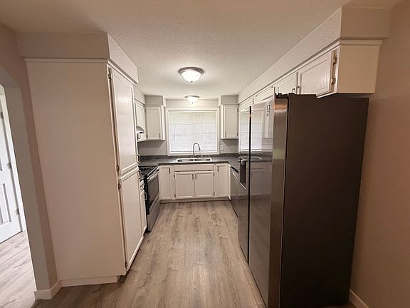 2nd image of 829 Portage St #B