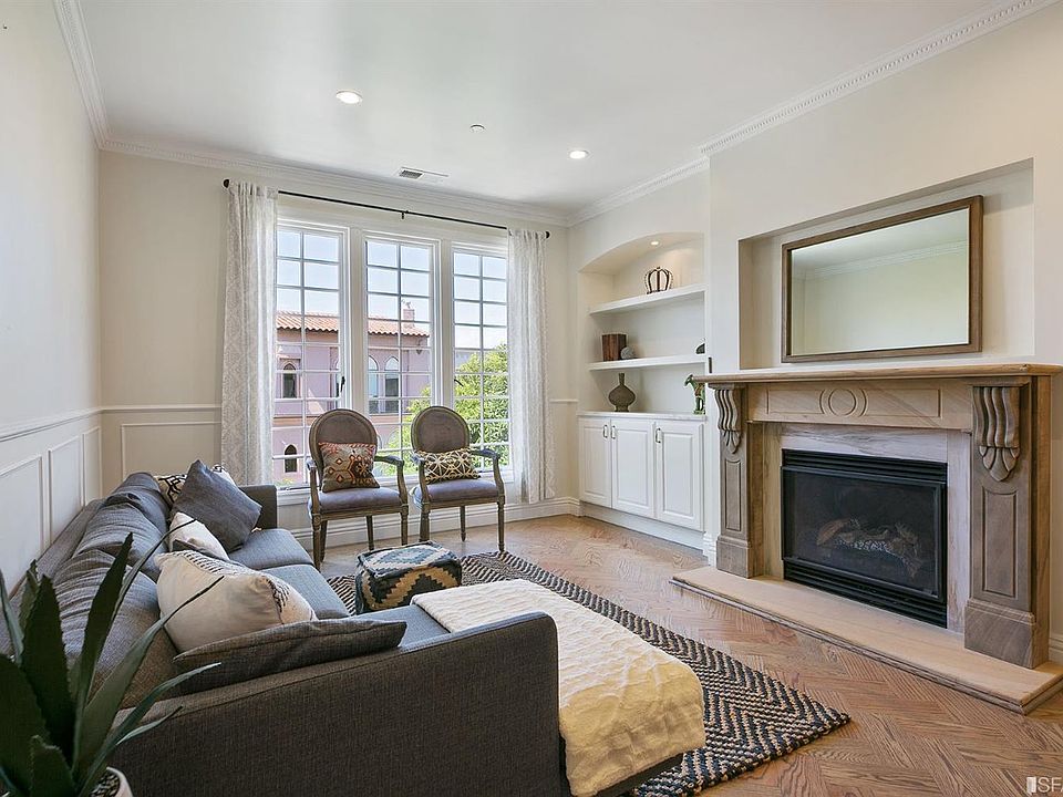 1st image of 2355 Bay St APT 3