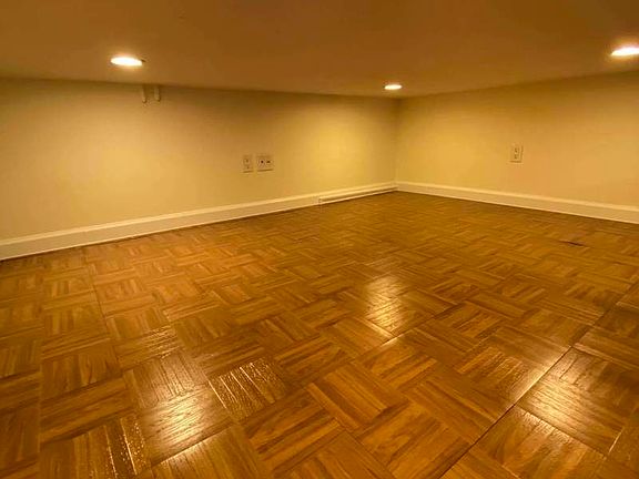 4th image of 131 W 15th St APT 28