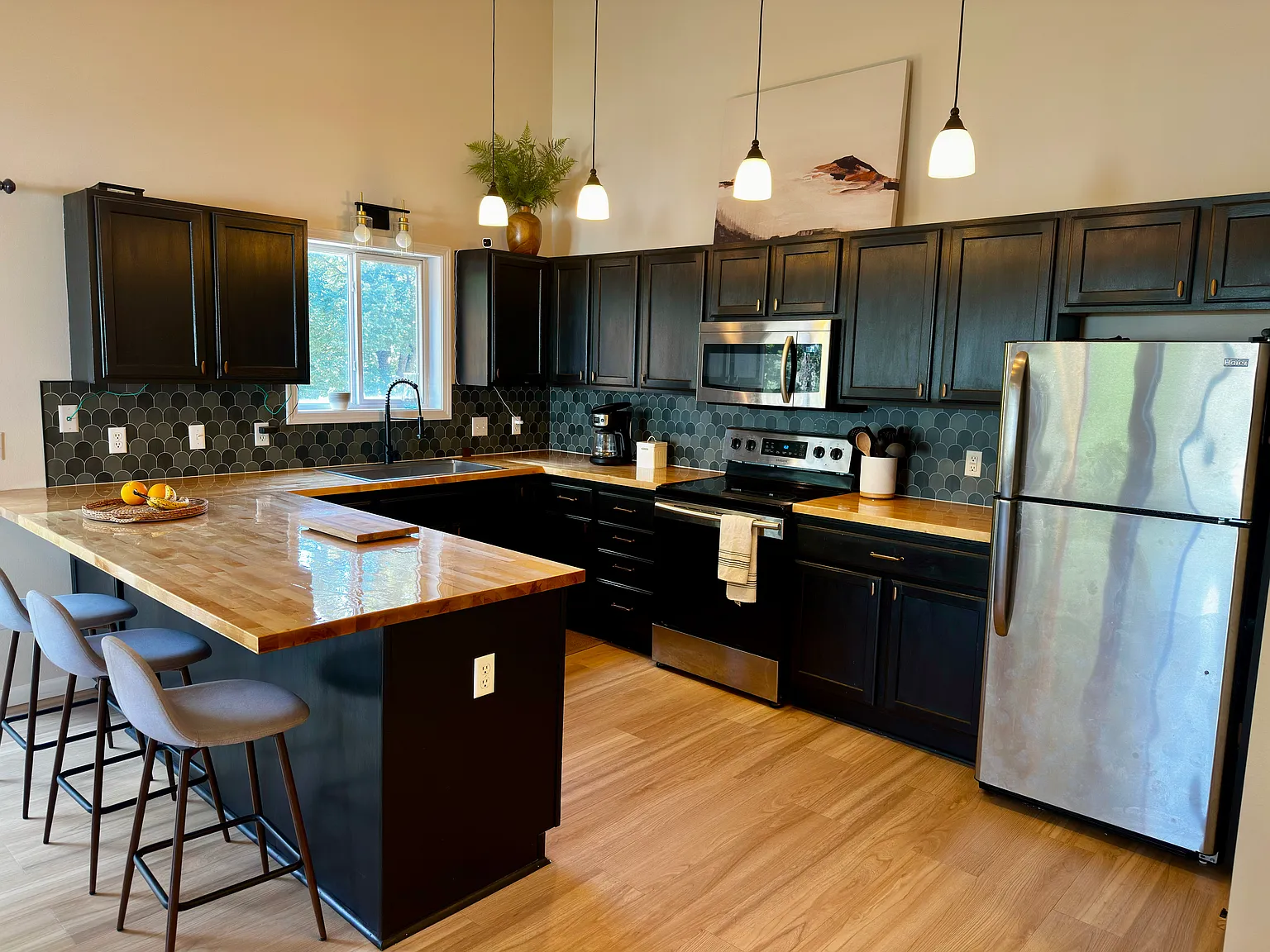 3 bed, 2.5 bath, 1300 sqft, $2,550 — Photo 4
