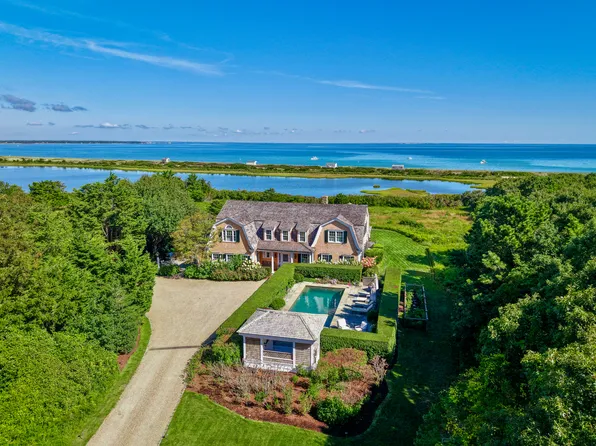 38 Cow Bay Rd, Edgartown, MA 02539