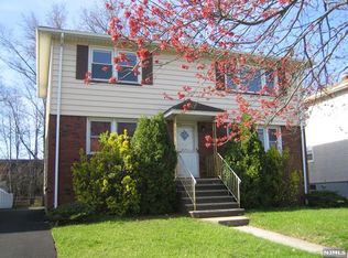 98 Rochelle Pkwy, Saddle Brook, NJ 07663