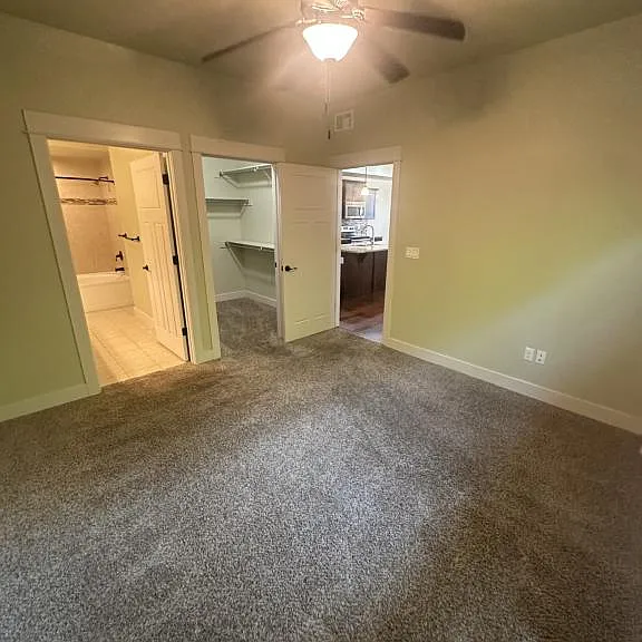 2122 Sandbur Dr — Photo 6