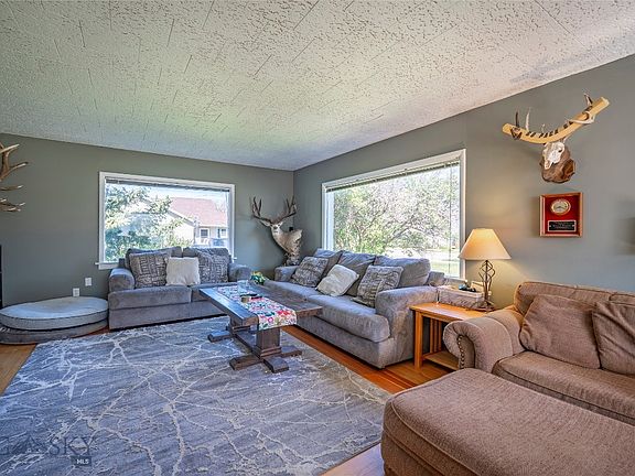 3rd image of 7915 Churchill Rd