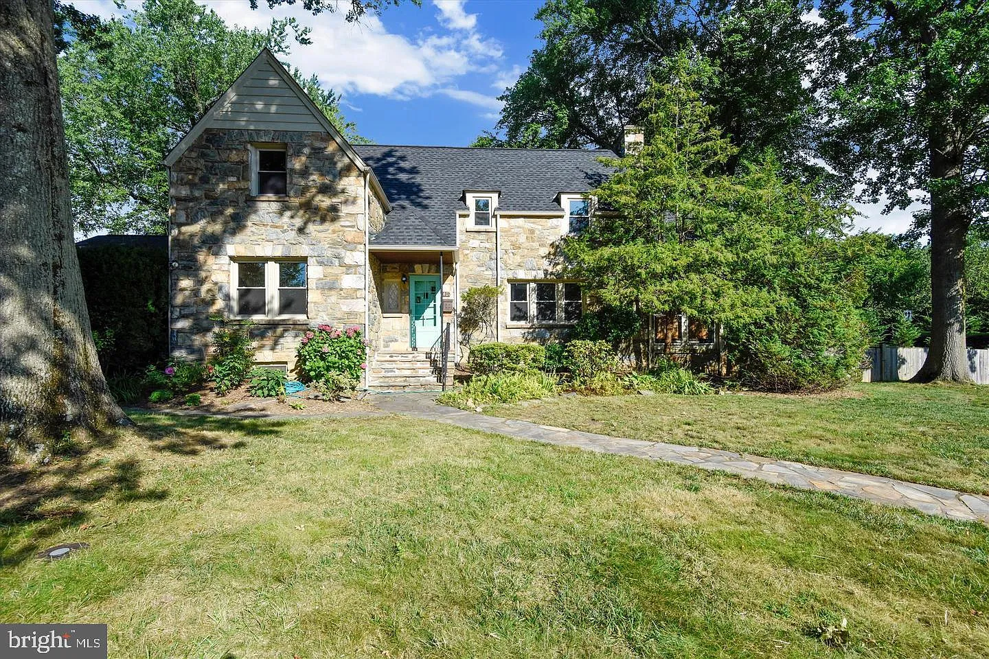 4 bed, 4.0 bath, 3451 sqft, $6,000 — Photo 1