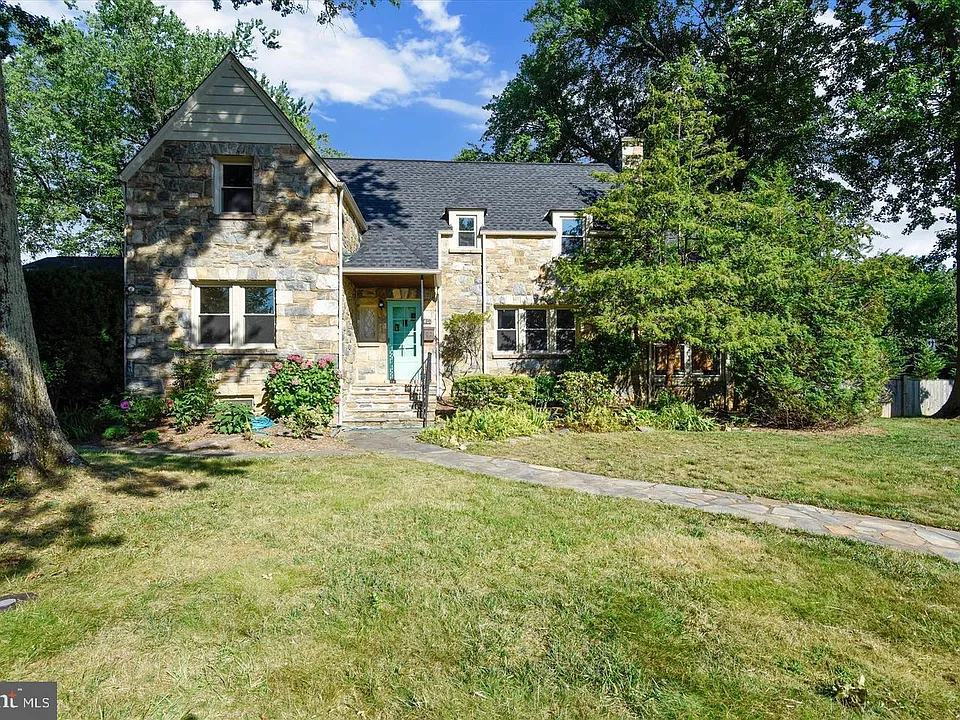 400 Meadow Ln