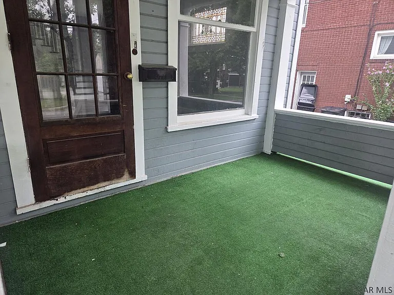 1018 Bucknell Ave — Photo 2