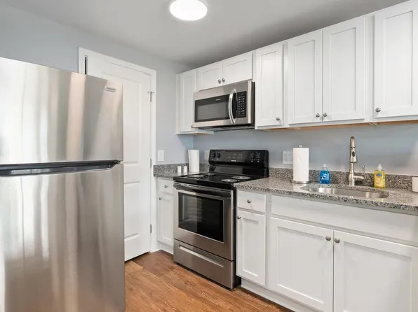 567 Riverview Apartments