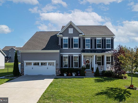 2nd image of 12 Hollycrest Pl