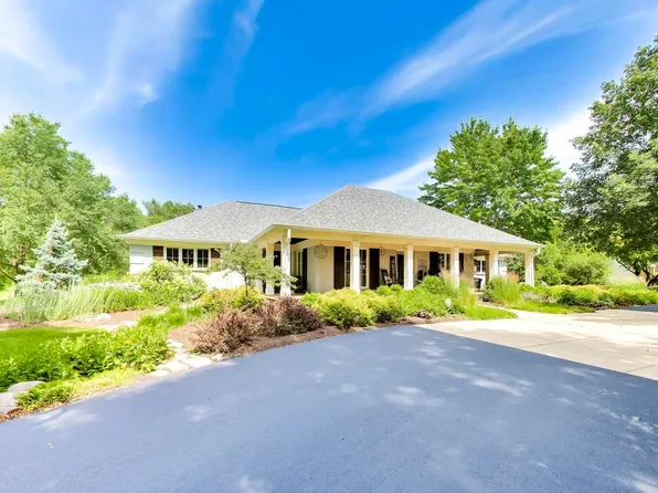38W064 Tanglewood Dr, Batavia, IL 60510