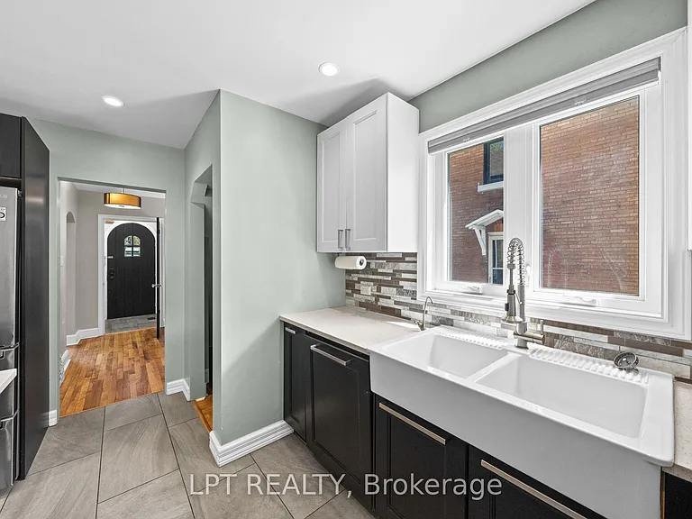 126 Blackburn Ave — Photo 10