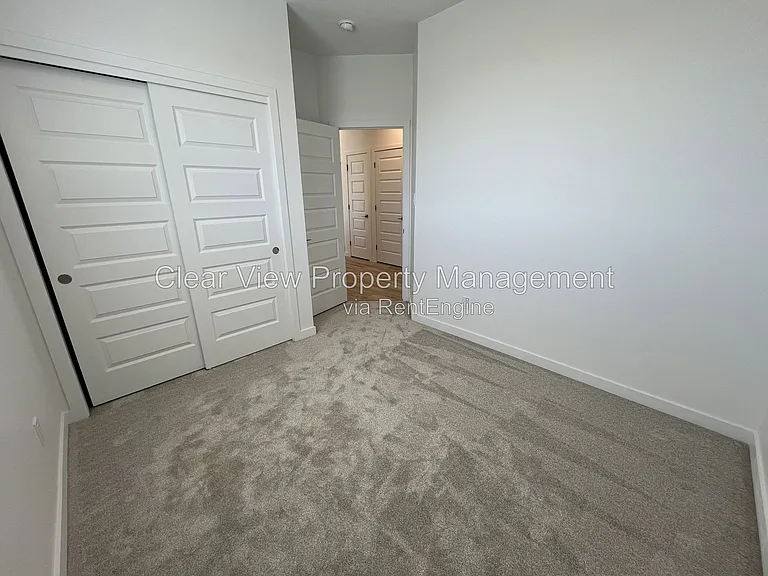 319 Aquitania Blvd W #UPPER LEVEL — Photo 18