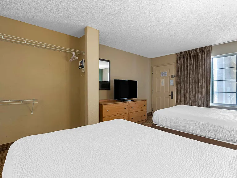 Studio Suite - 2 Full Beds