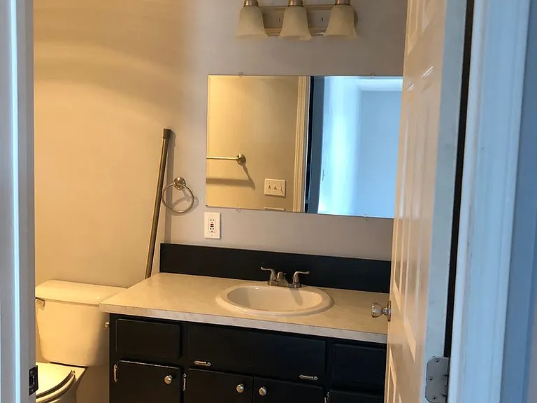 300 N Oak Harbor St #B201 — Photo 16