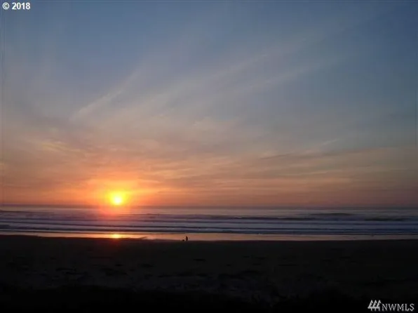 501 Shoreview Dr S, Long Beach, WA 98631