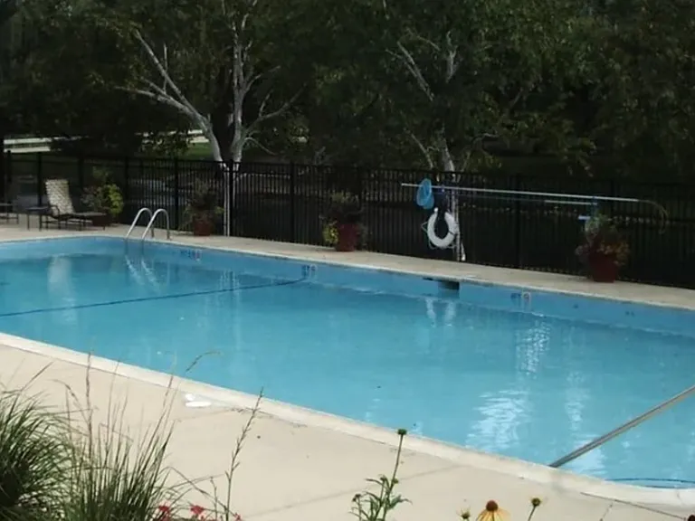 Raymond Dr — Photo 22