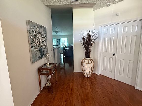 3rd image of 4 Ballard Ln