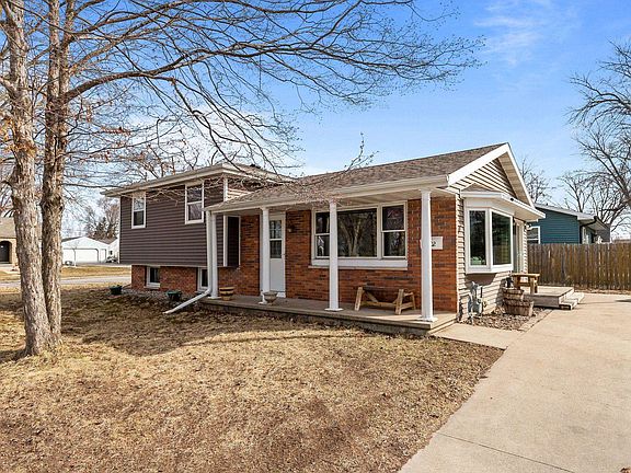 4th image of 2402 S Madison St