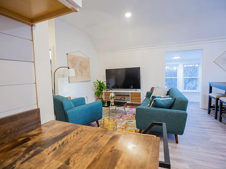 127B Howe St #2 — Photo 9