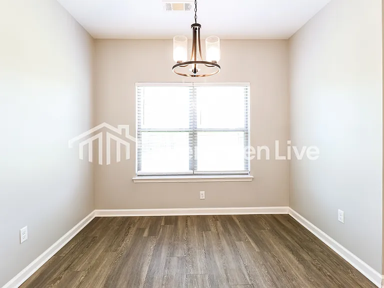 4568 Western Woods Dr — Photo 7