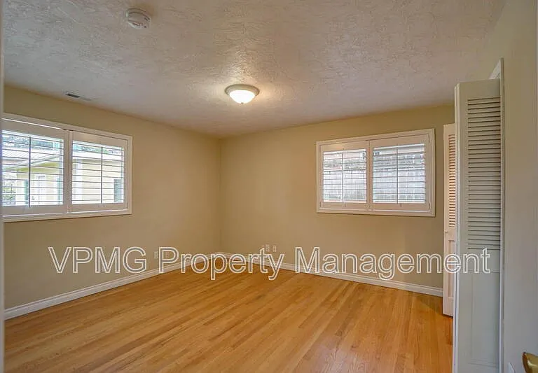 2218 E 18th St #A — Photo 17