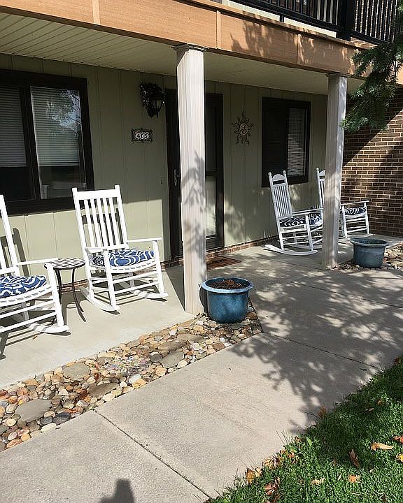 1st image of 405 Edgewater Dr
