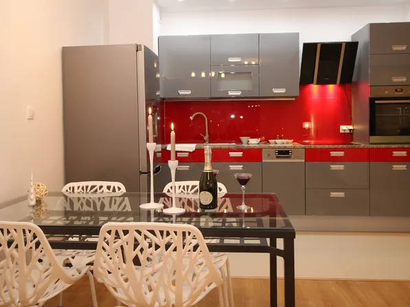 7 Evergreen Pl #102, Winnipeg, MB R3L 2T3