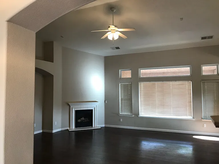 1217 Florence Ave — Photo 9