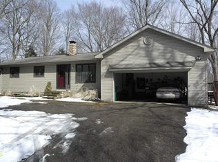 18965 Riverview Dr, Chagrin Falls, OH 44023