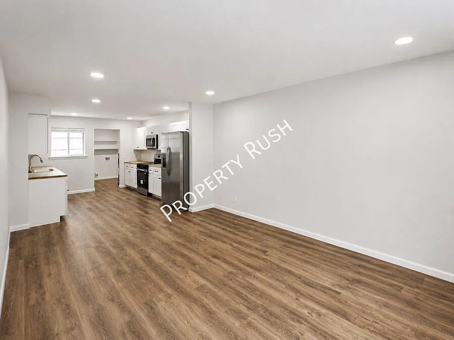 7750 Nautical Way - Recently remodeled 2 bed/1 bath duplex apartment in Chattanooga! $1,295/mo. — Photo 4