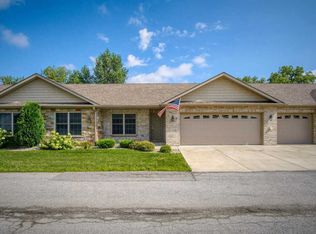822 Veterans Ln, Crown Point, IN 46307