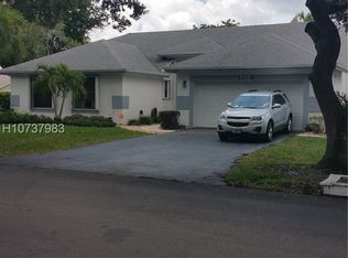 4824 NW 50th Ct, Coconut Creek, FL 33073
