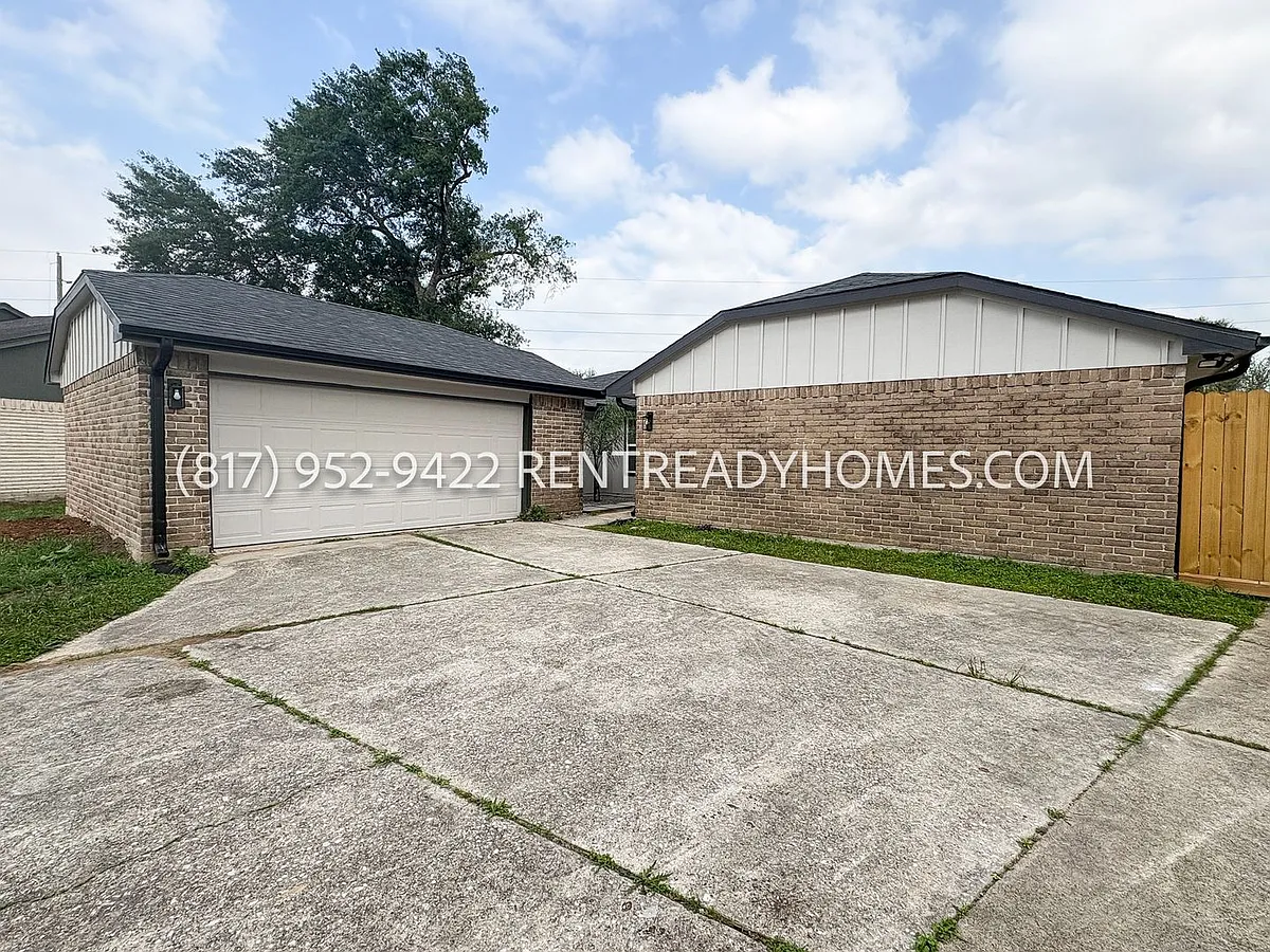 Building Photo - 20102 Bridgedale Ln