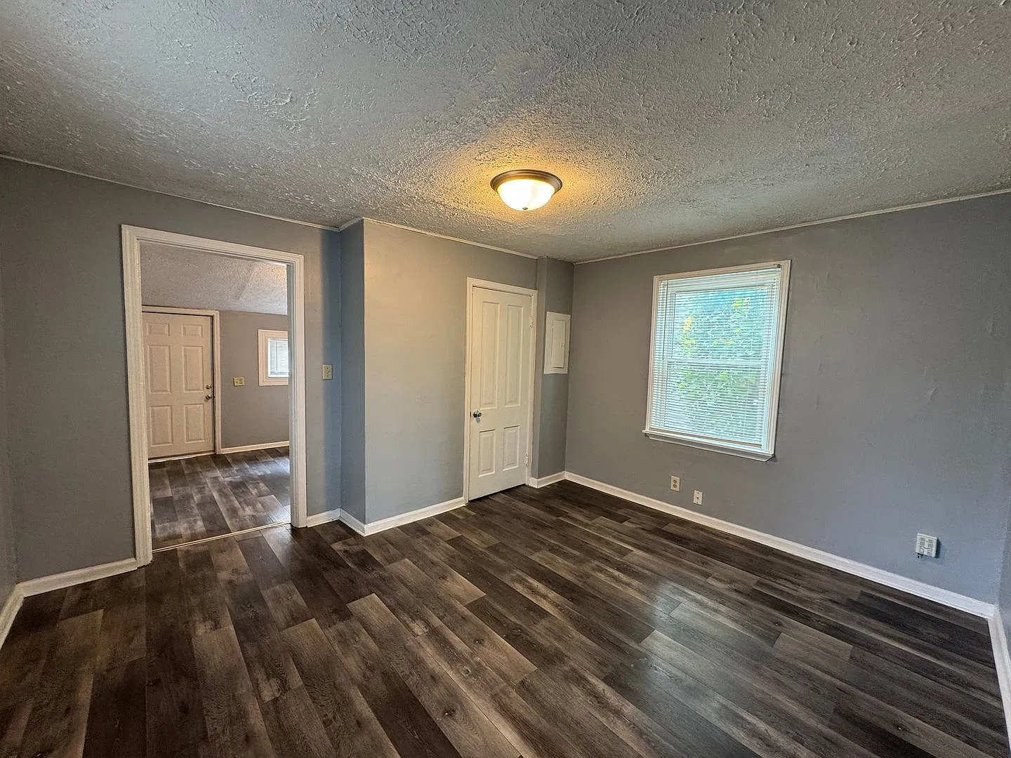 Bates-Hendricks 2 Bedrooms 1 Bath — Photo 3