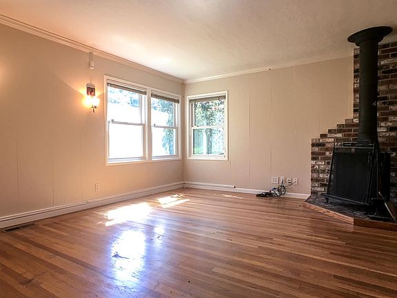 2nd image of 255 Donohoe St