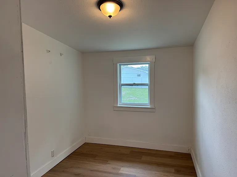 2121 Greenway Dr — Photo 11