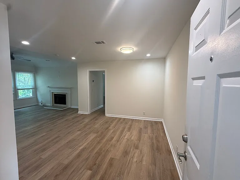 2135 Acklen Ave #8 — Photo 6