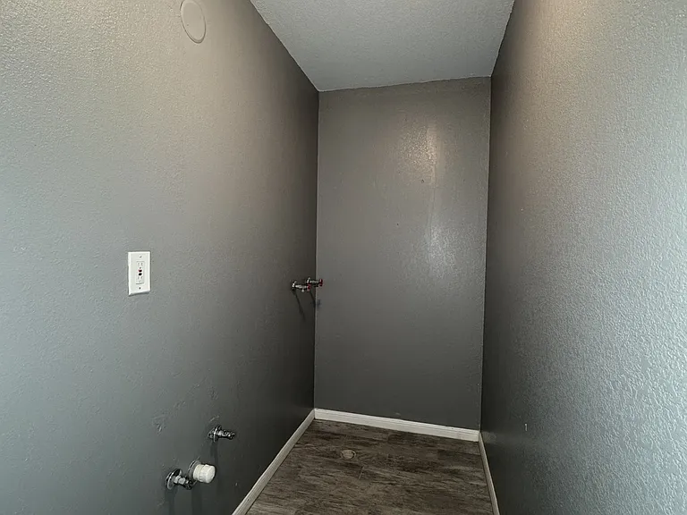 2820 Cedar Cir — Photo 8