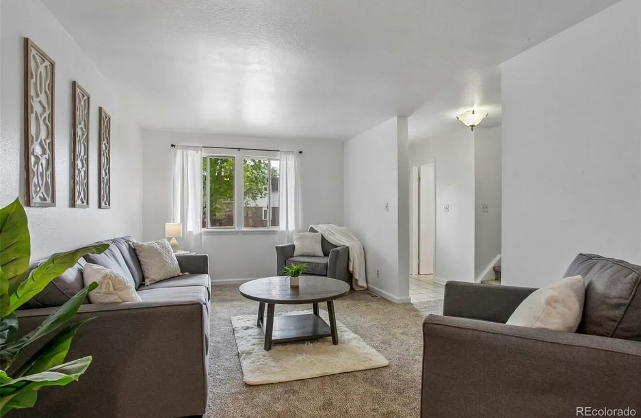 11615 Logan St — Photo 2