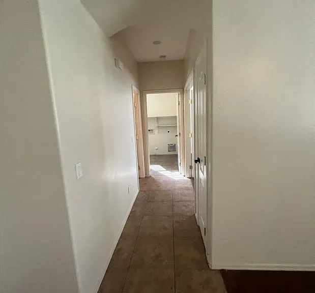 576 E Julian Dr — Photo 18