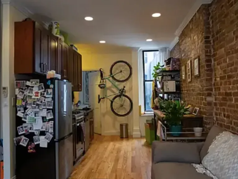 409 E 6th St #4C — Photo 2