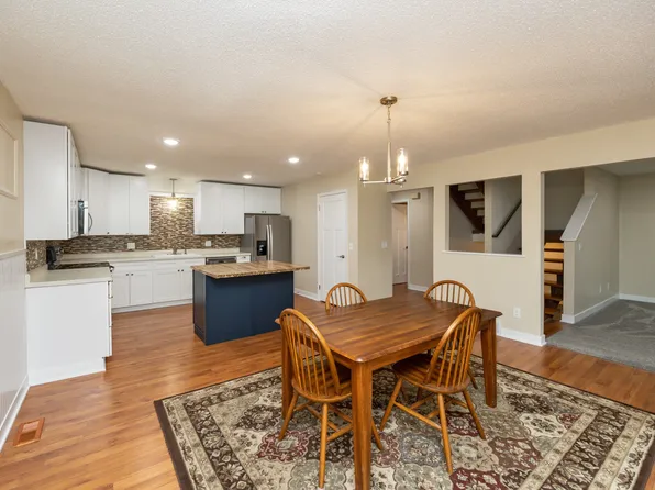 4906 W Park Dr, West Des Moines, IA 50266