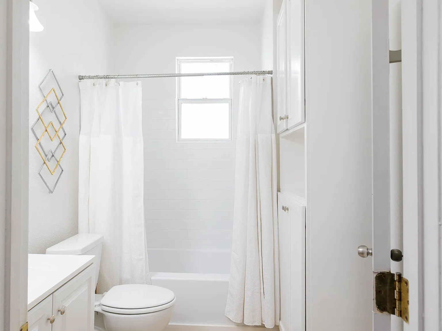 2 bed, 1.5 bath, 1092 sqft, $1,900 — Photo 3
