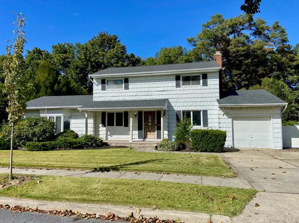 21 Shelton Court, Commack, NY 11725