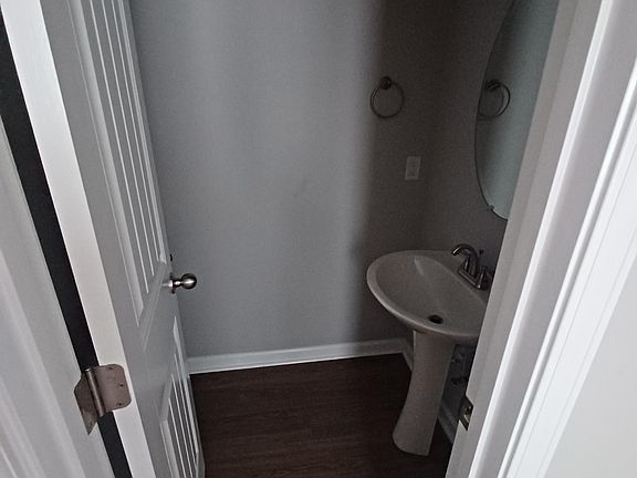 3rd image of 219 Woodland Valley Ln