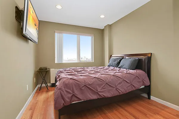 Sold by Corcoran | media 21