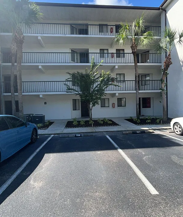 2037 San Marcos Dr SE #107