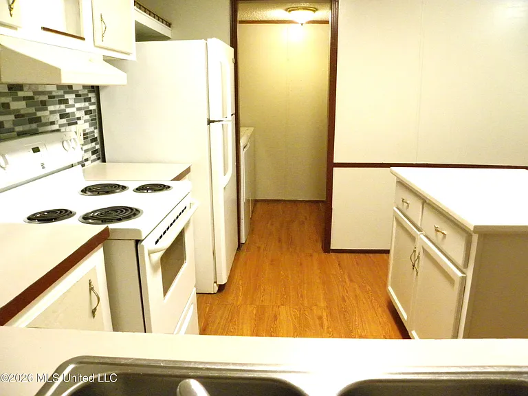 18265 Robin Oaks Dr — Photo 13