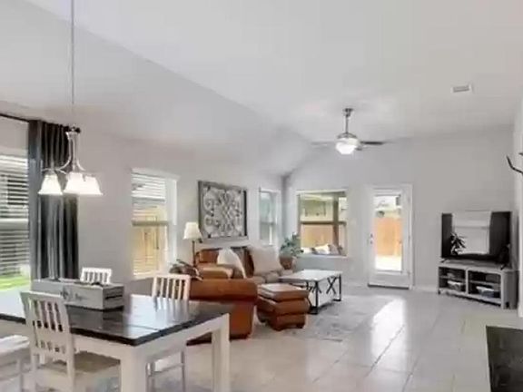 3rd image of 1001 Wolcott Dr